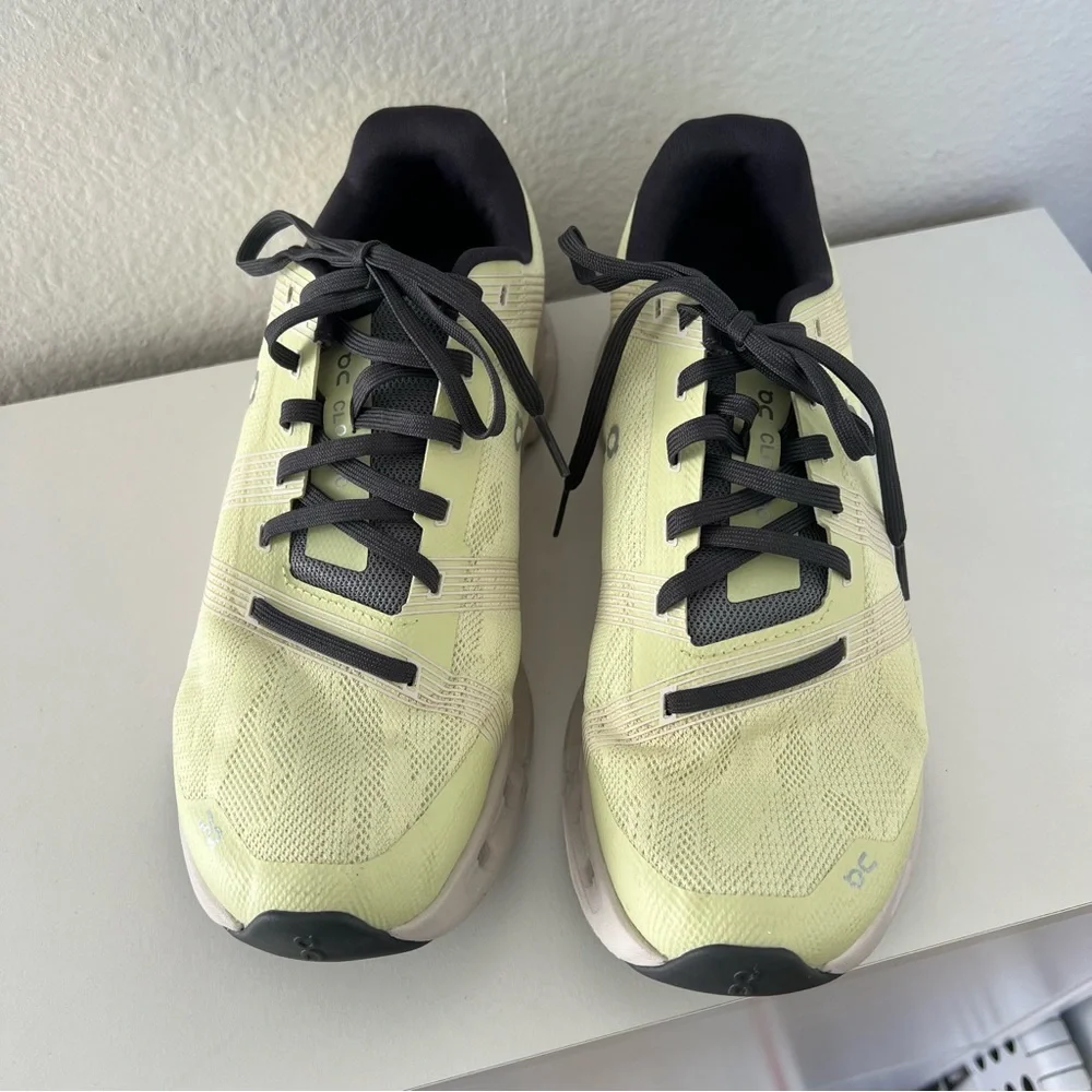 On Running Cloudgo Sneakers Running Shoes Sneakers in Hay / Sand Yellow